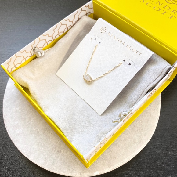 Kendra Scott Jewelry - NEW Kendra Scott Chelsea Pendant Necklace